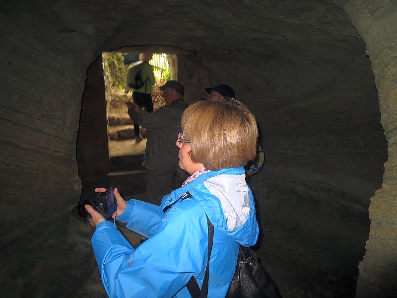 In der "Scheuersandhöhle" Blick zum Eingang